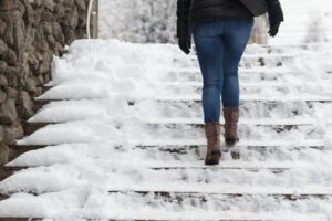 Selling your home keep stails and walks shoveled